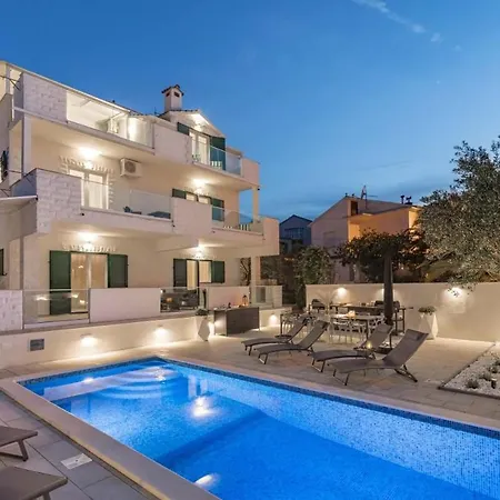 In Arbanija With Sea View, Terrace, Air Conditioning, Wifi 5139-2 Daire *