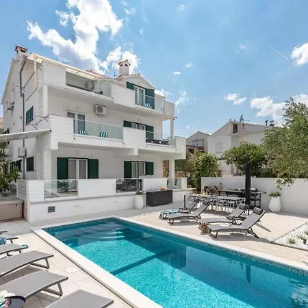 In Arbanija With Sea View, Terrace, Air Conditioning, Wifi 5139-2 Trogir