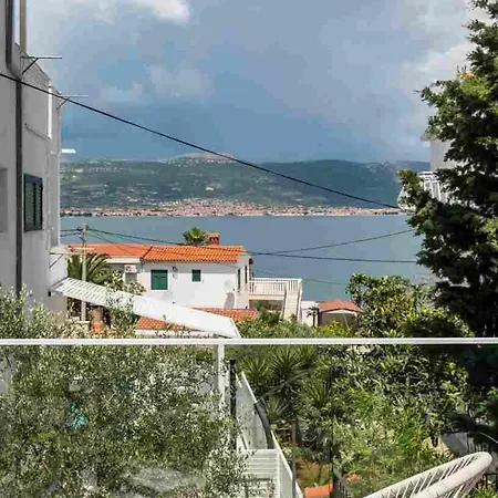 Daire In Arbanija With Sea View, Terrace, Air Conditioning, Wifi 5139-2 *